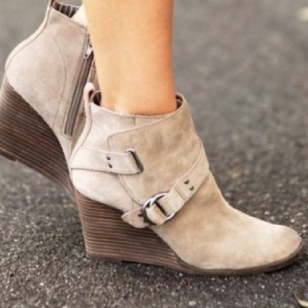 lucky brand yarek taupe tan suede wedge booties‎ with buckle